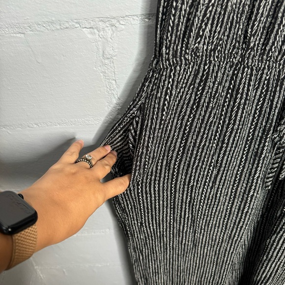 Main Strip Black & White Patterned Halter top Jumpsuit Size Medium - Picture 7 of 10